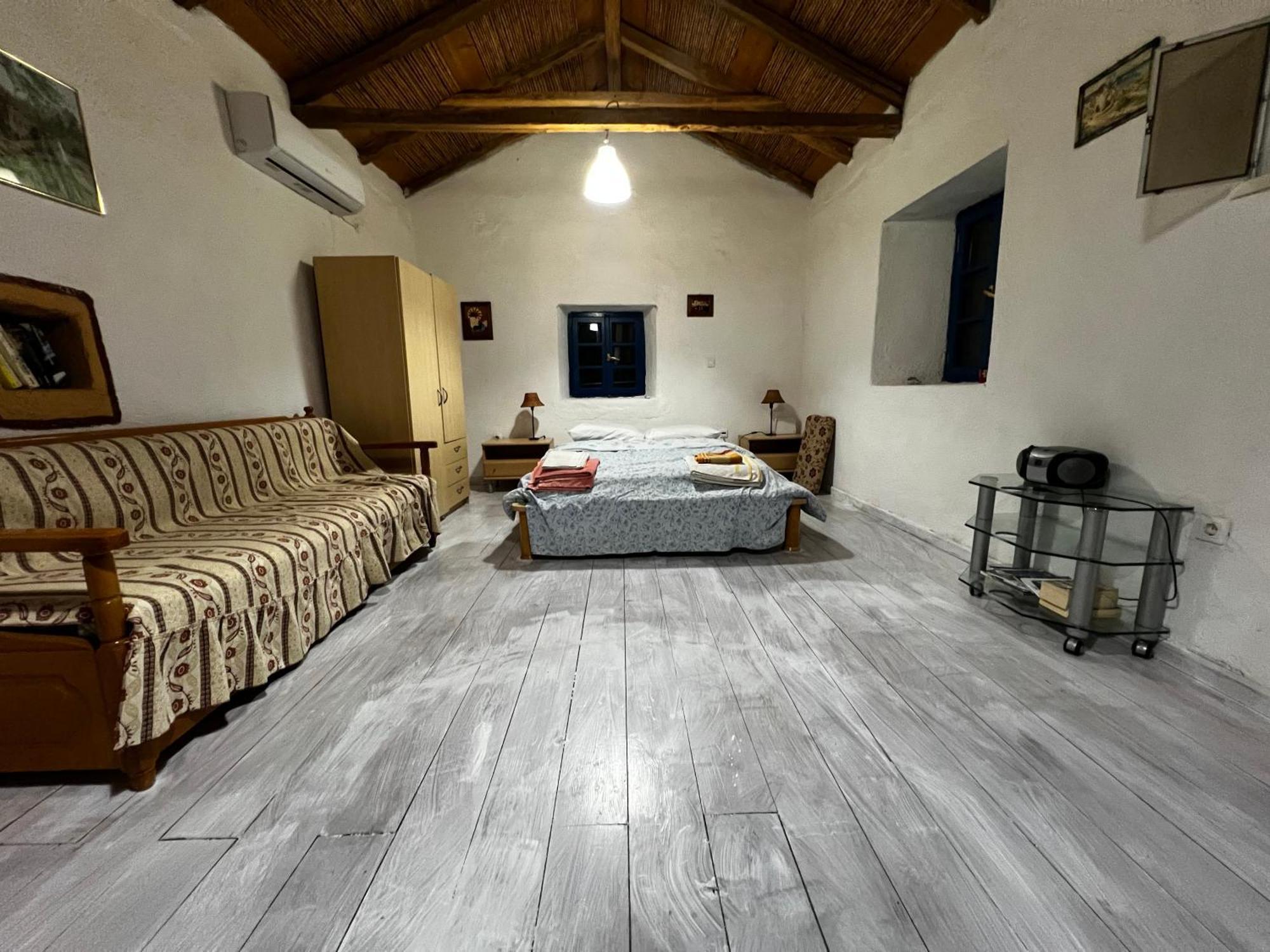 Leonidio Small Hause With Swimming Pool Εξωτερικό φωτογραφία